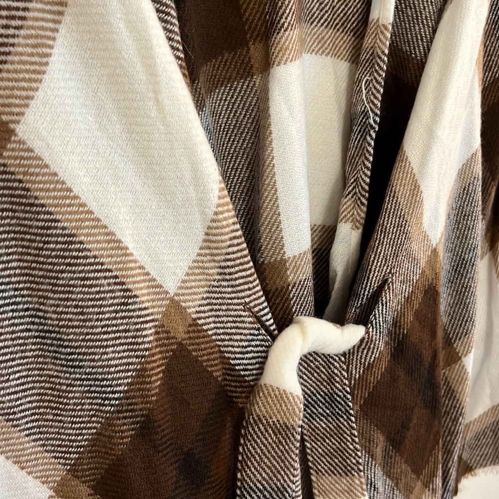 Neutral poncho - Picture 2 of 2